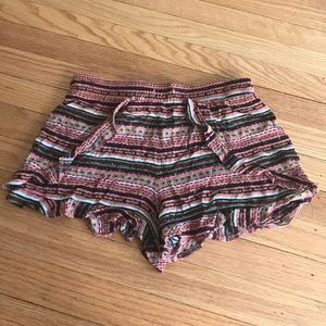 Patterned loose shorts