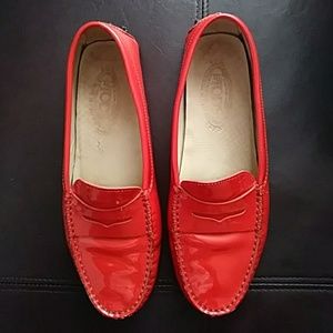 Vibrant Loafers (Patent Leather)