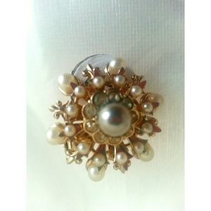 SALE 3 for $15 Pearl Brooch