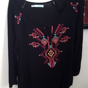 Tribal top