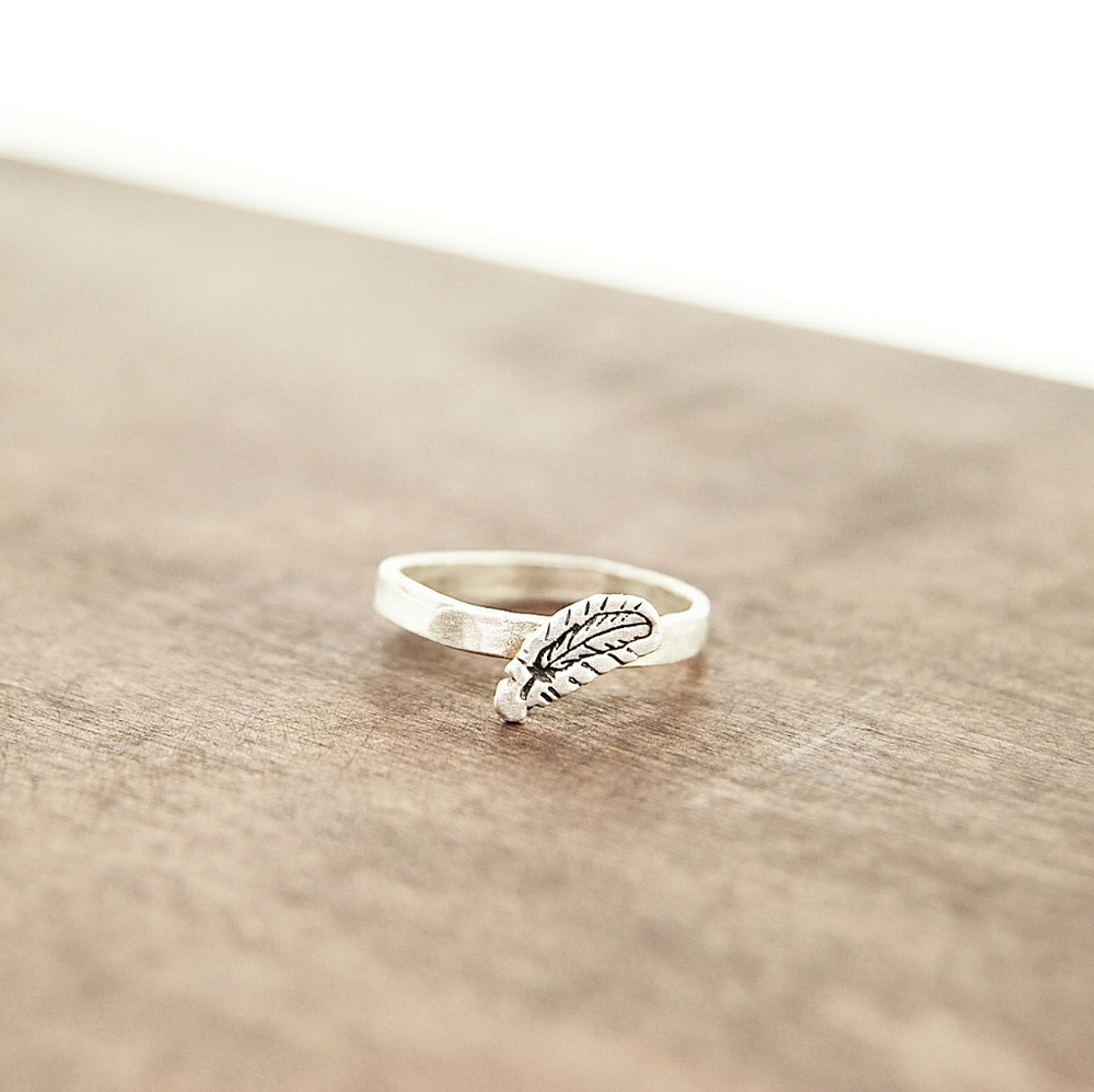 Feather stacking ring