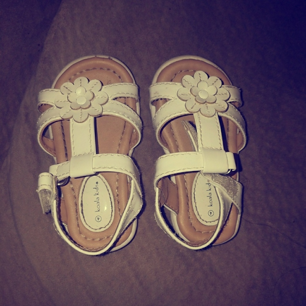 White Flower Sandals