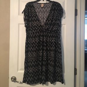 Women's black and white chevron dress
