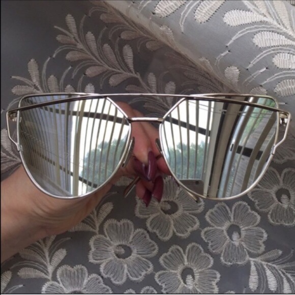 🏆HOST PICK🏆SOLD OUT❣️ CASE INCLUDED Silver/Silver CrossWire - Picture 4 of 4