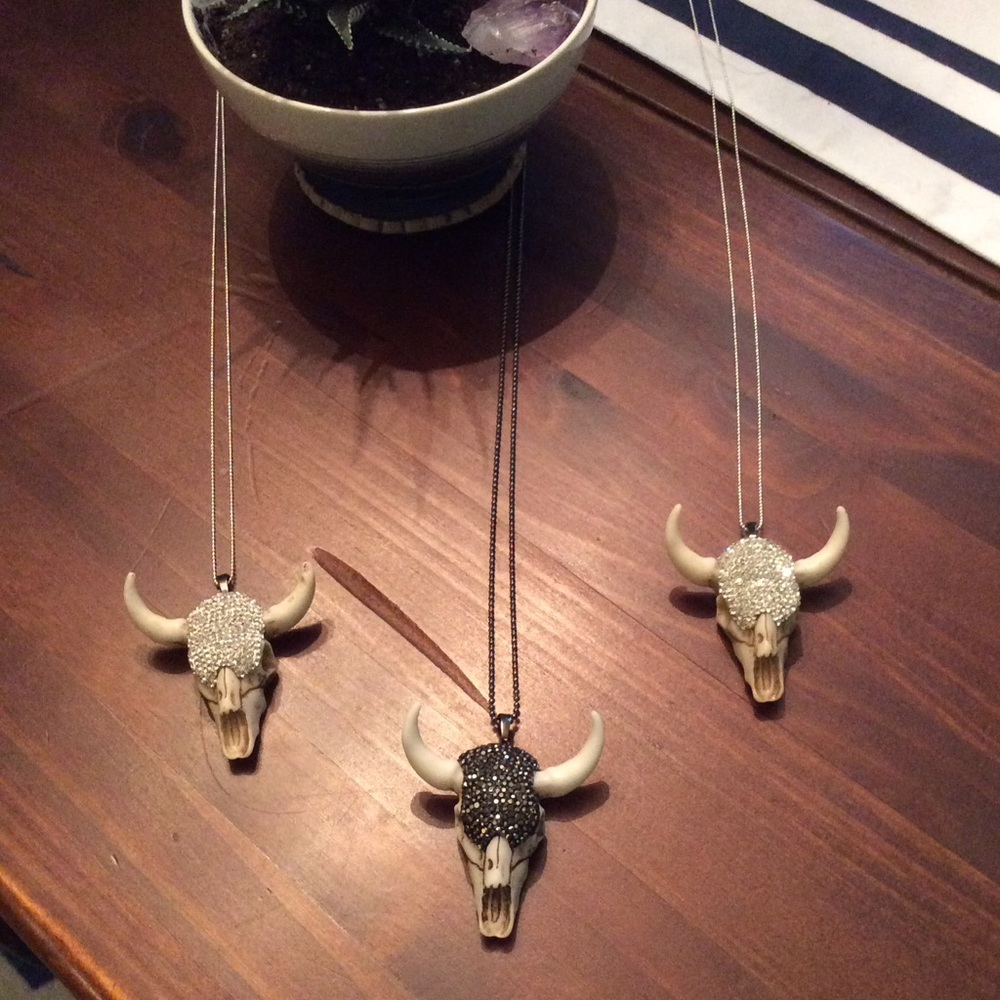 •pave stone cattle head pendant• - Picture 2 of 4