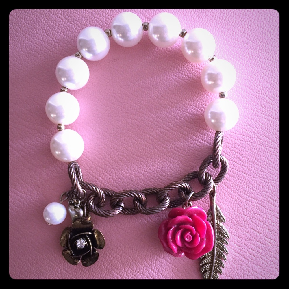 Betsey Johnson Pearl Bracelet - Picture 1 of 1