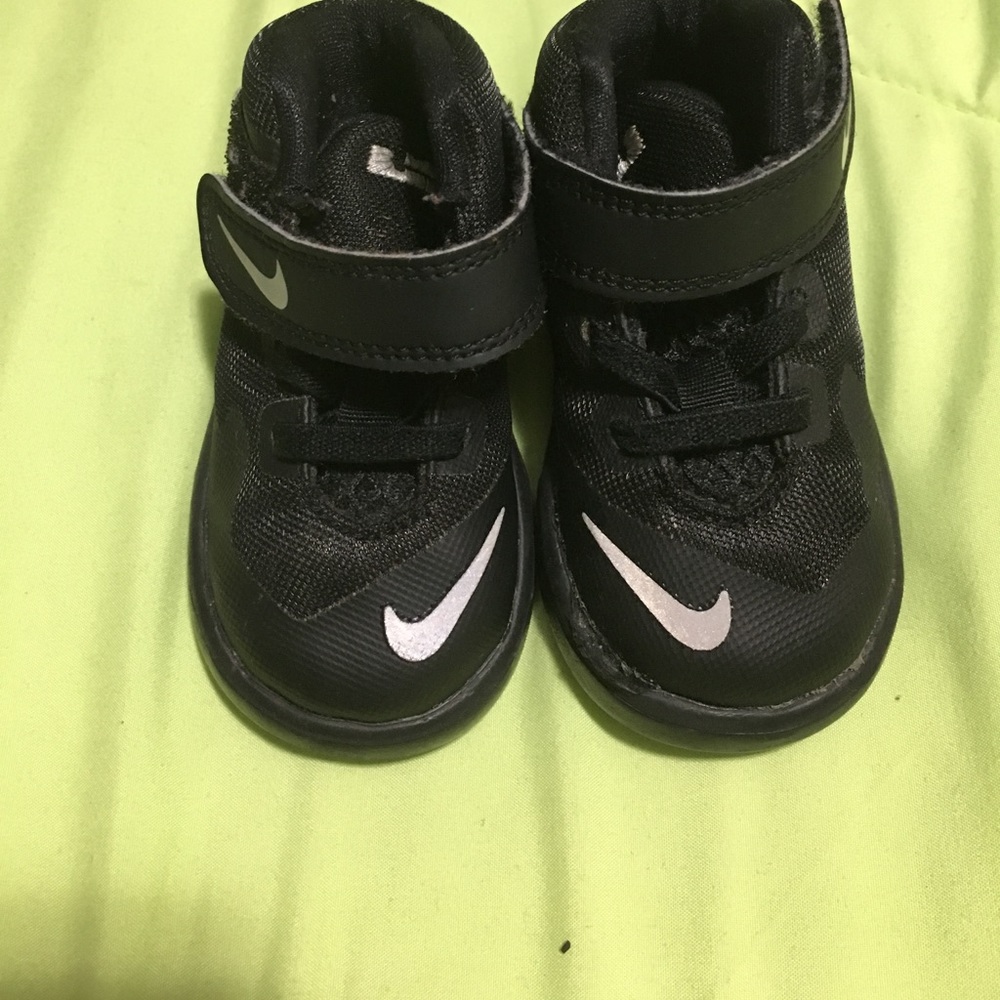 Boys shoes