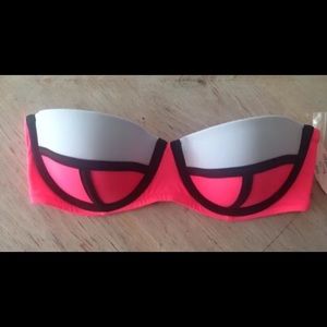 NWT Victoria's Secret bathing suit top 34C