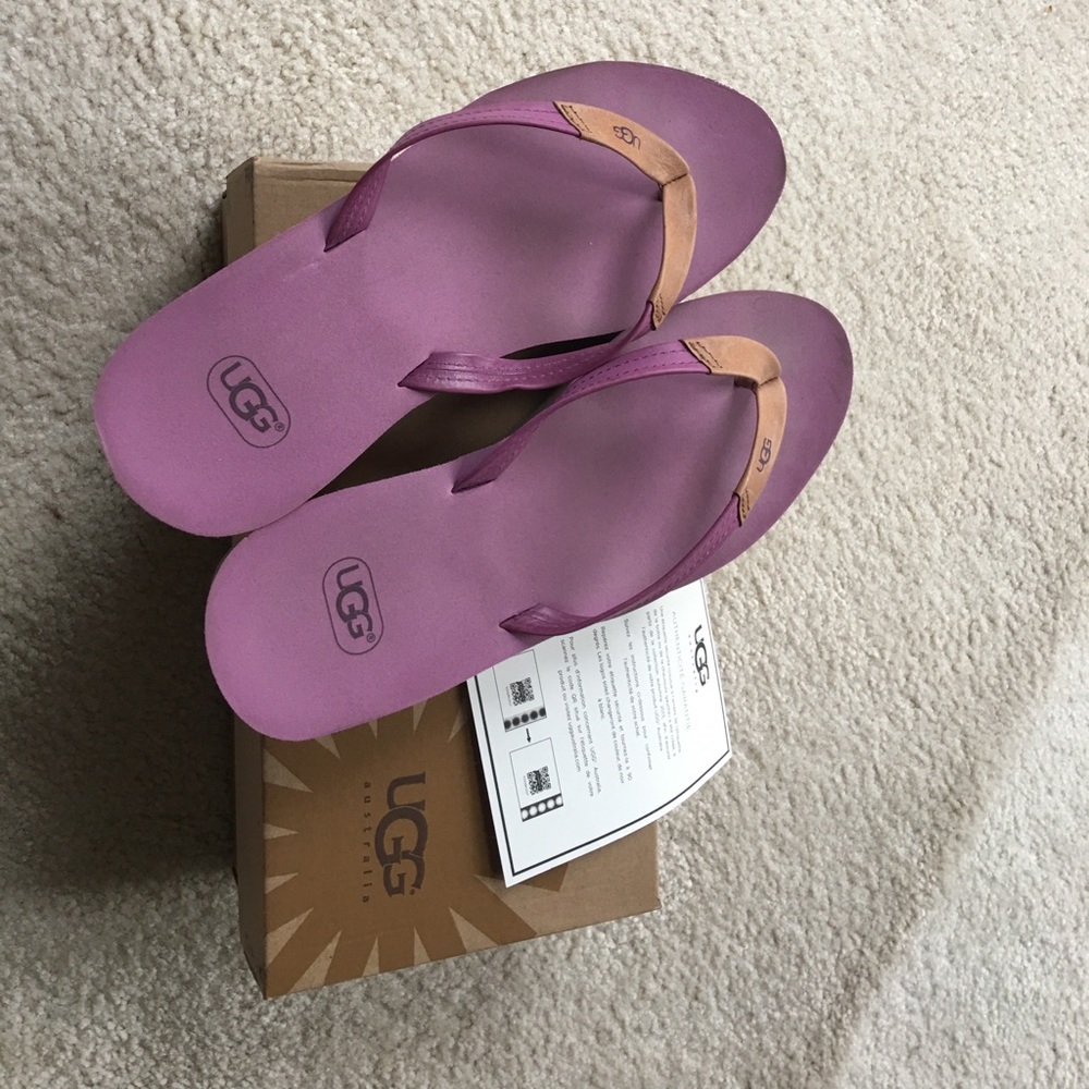 Ugg flip flops