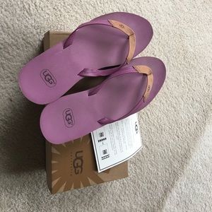 Ugg flip flops