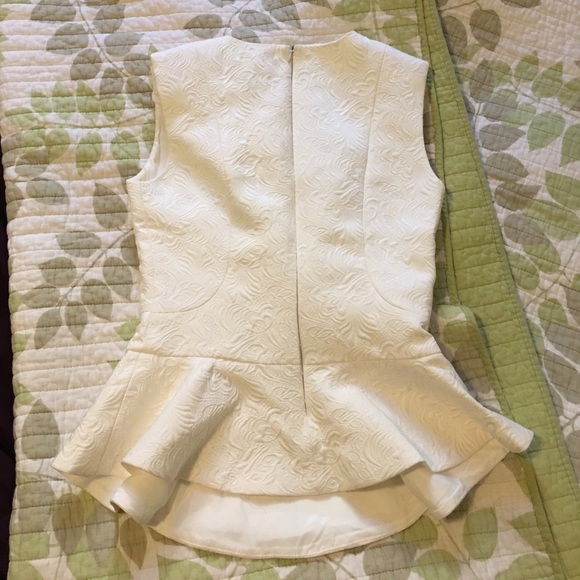 New Sz S ( 0-2) white jacquard peplum top - Picture 3 of 6