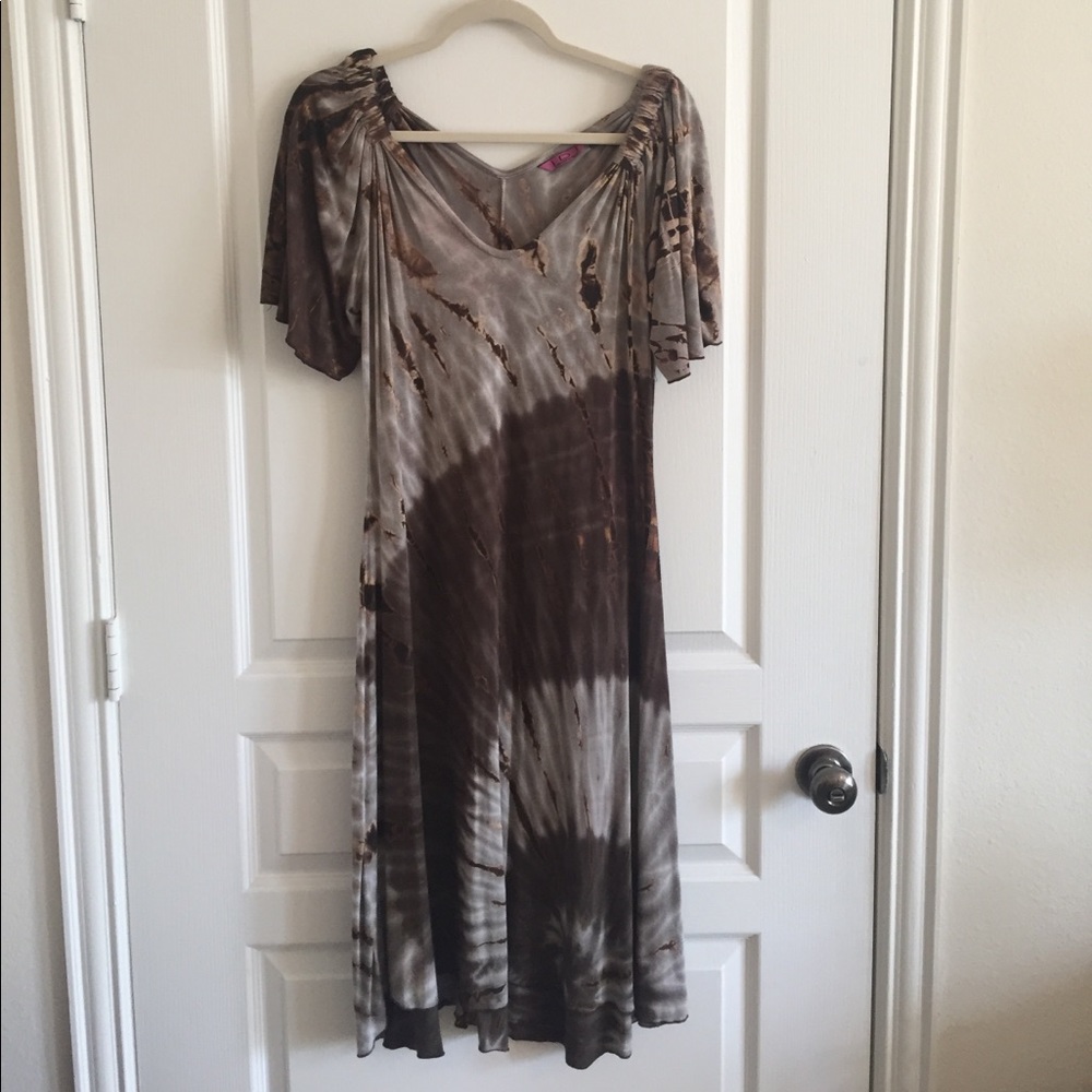 Brown/gray dress.