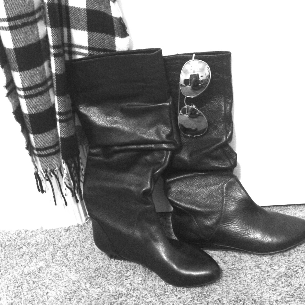 ✨HP✨ Gianni Bini black leather slouch boots