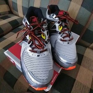 Men New Balance running shoes size 13