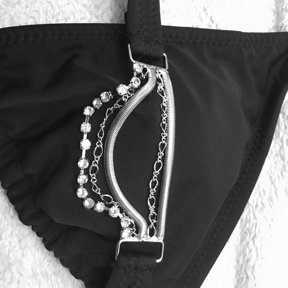 Bikini - Picture 3 of 7