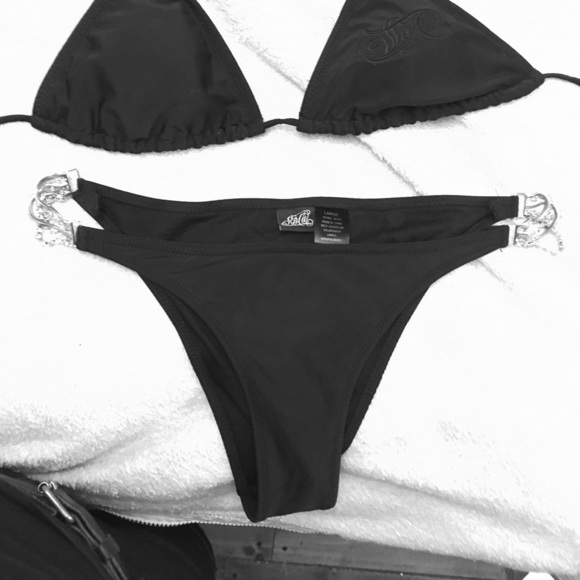 Bikini - Picture 2 of 7