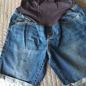 Bermuda maternity shorts