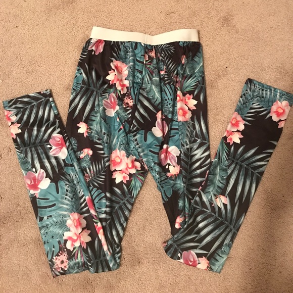 β HOLD β - Picture 5 of 5