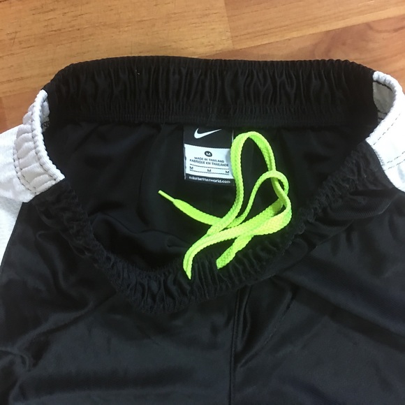 Nike boys shorts - Picture 2 of 3