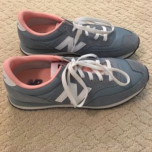 New Balance tennis shoes