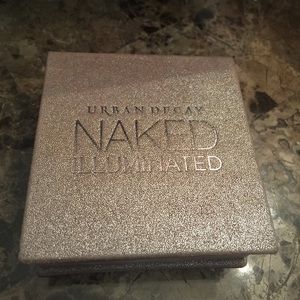 Urban Decay Naked illuminated