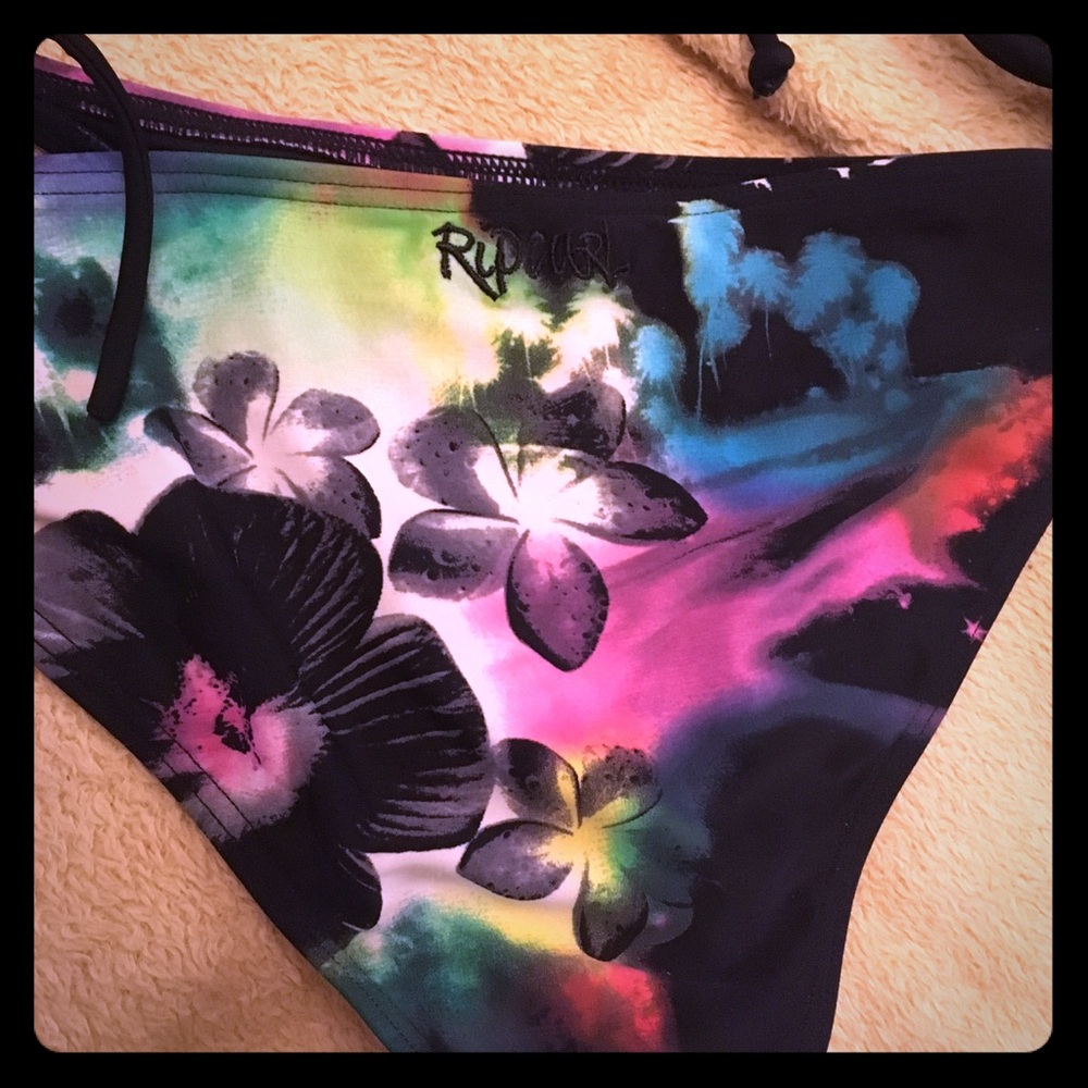 Bikini - Picture 3 of 4