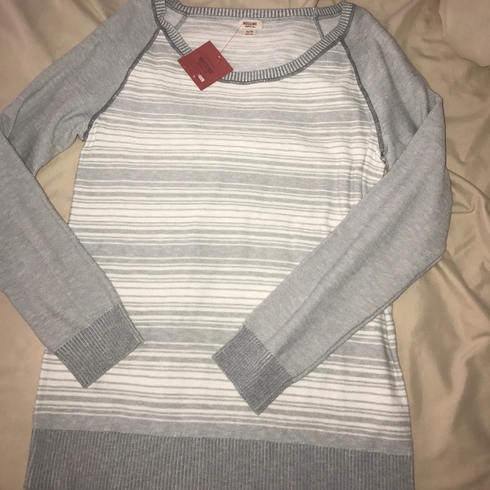 Gray:white stripped sweater
