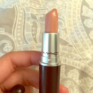 MAC lipstick creme d'nude