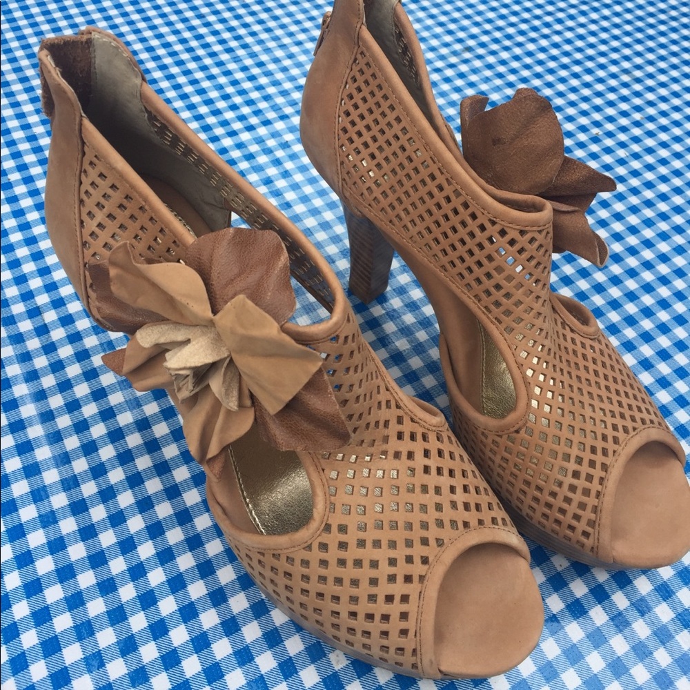 Summer heel sandals from Sofft
