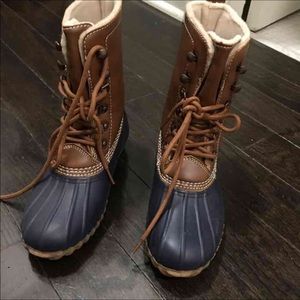 Duck boots