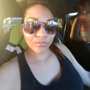 Meet your Posher, Cristina