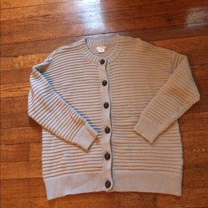 Button closure sweater