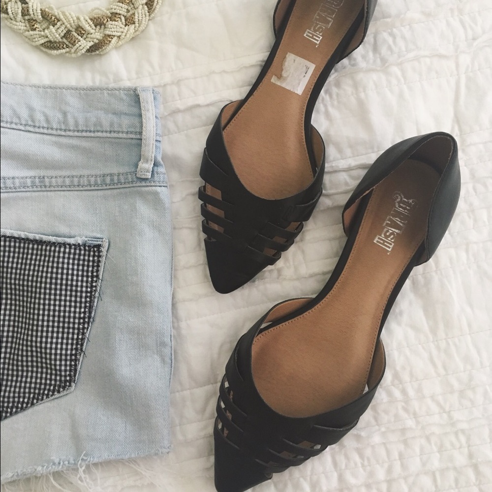 Last chance! NWOT Black Flats