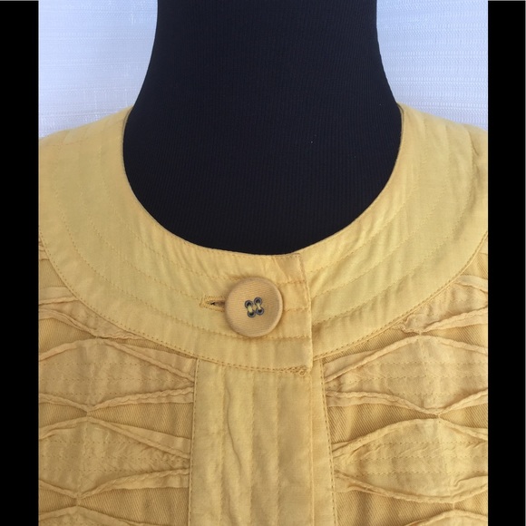 Fun yellow jacket - Picture 2 of 5