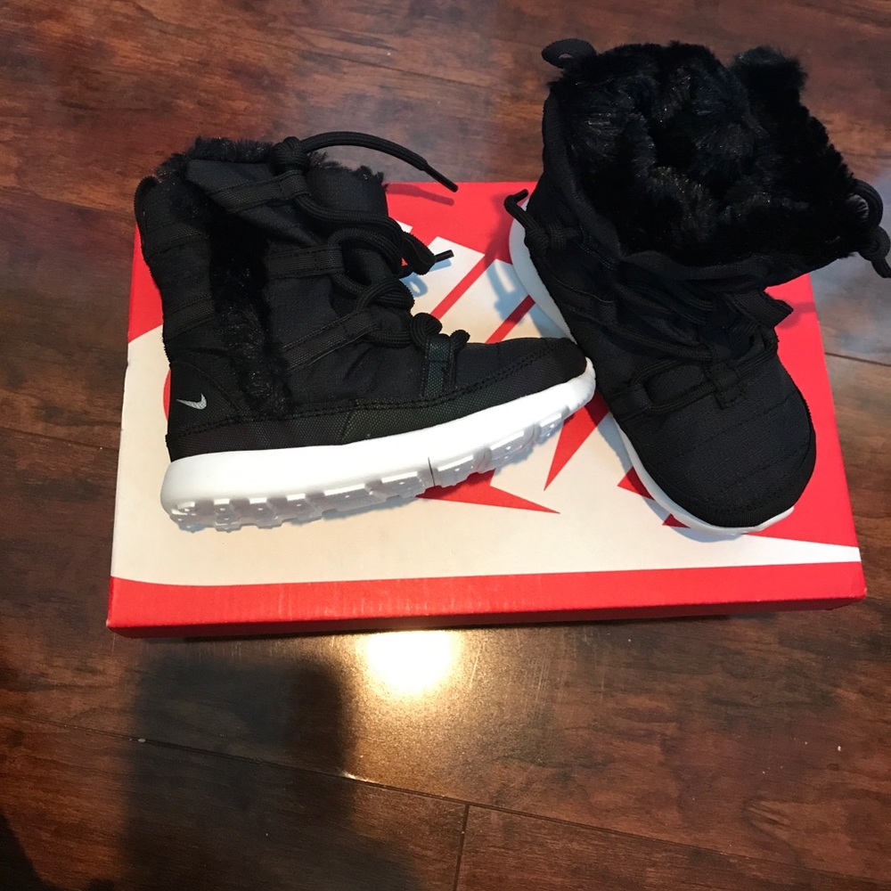 Nike Roshe One Hi flash Boots