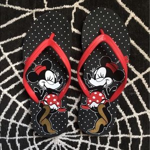 Minnie Mouse flip flop sandals.