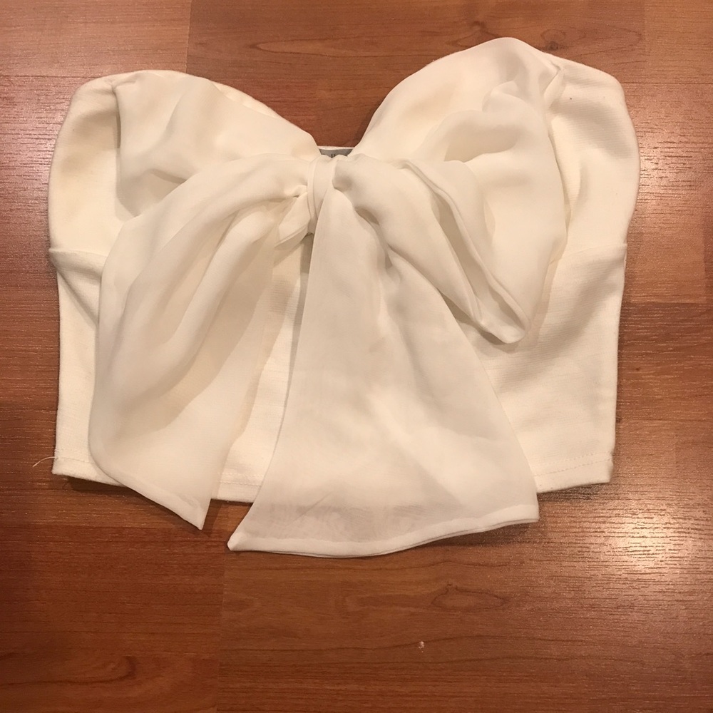 White bow crop