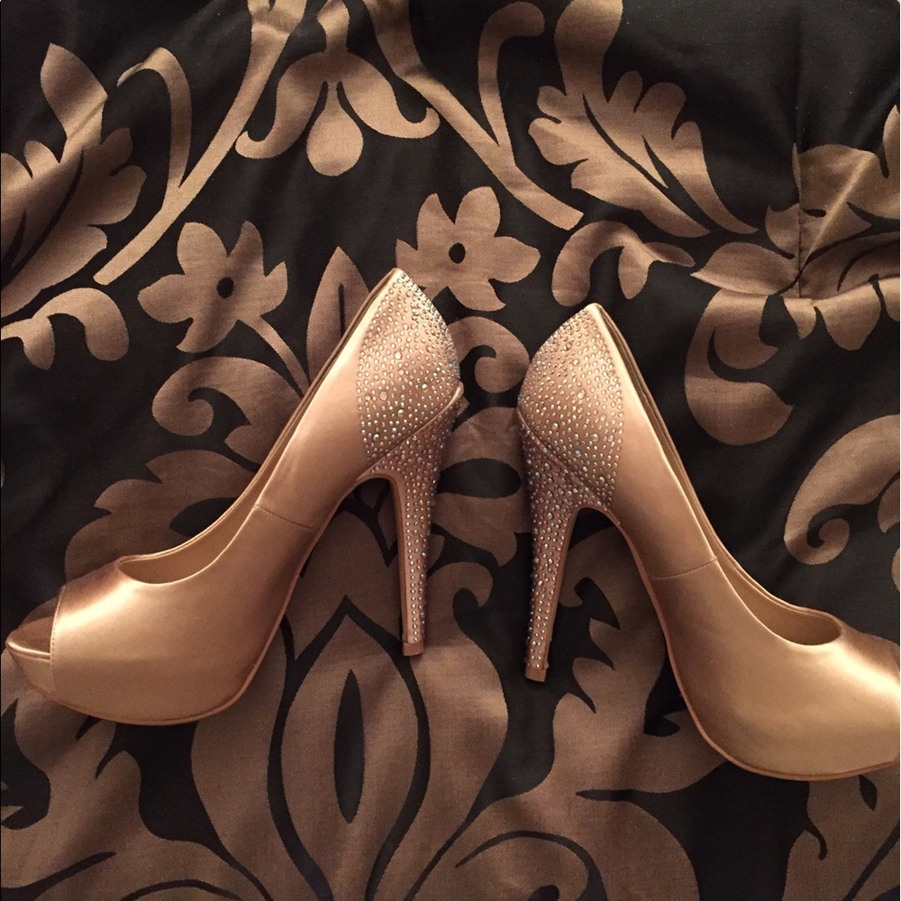 Steve Madden Champagne platform heels