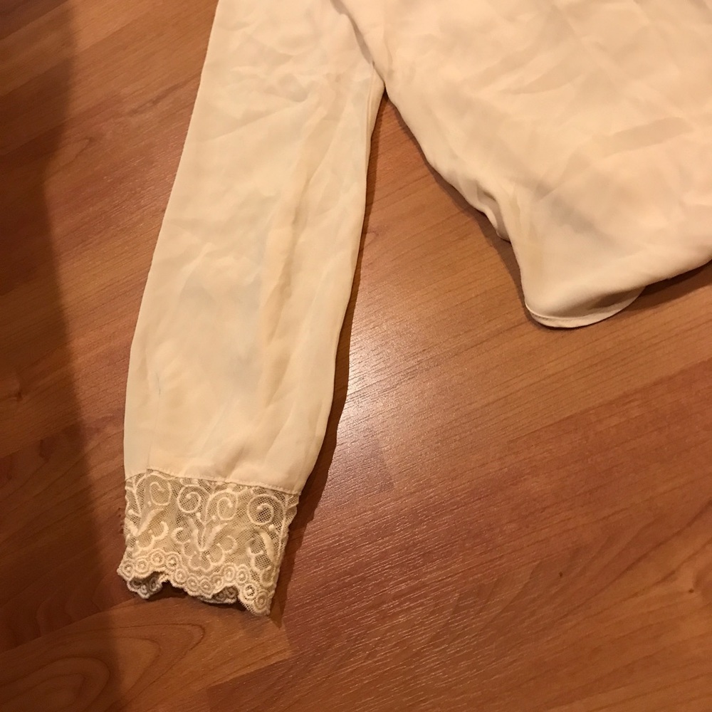 Beige top - Picture 2 of 3