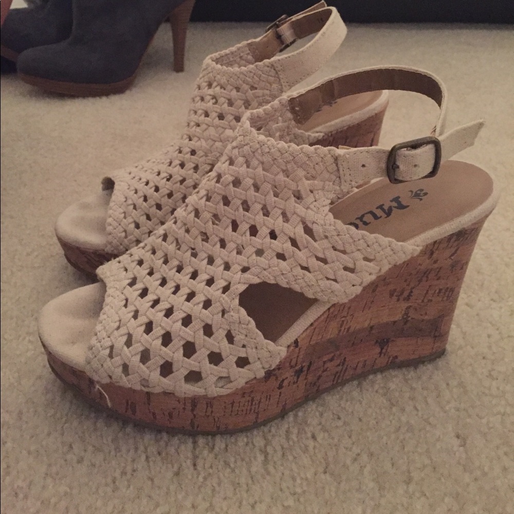 Cream Wedges