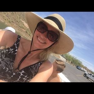 Meet your Posher, Laurie