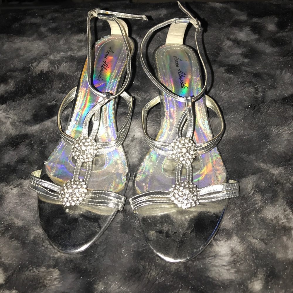 Ana Almeiada Sandals