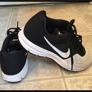 Nike Pegasus 30. Size 8 men's. BARELY worn.