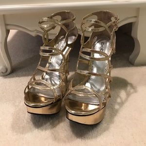 🚨SALE🚨Gold Bebe high heels