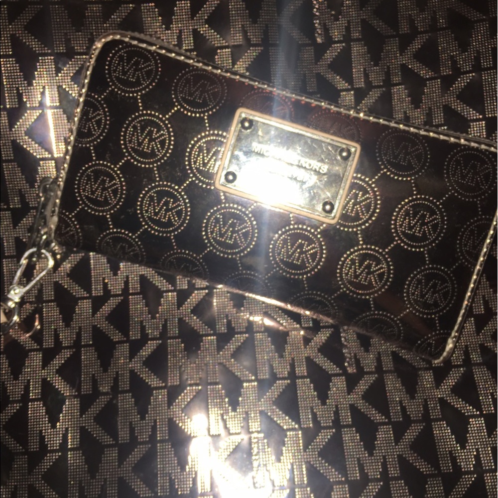 SOLD🔴Michael Kors Tote and Wallet