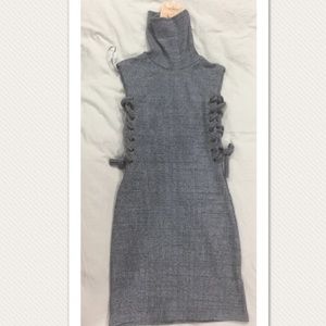 BNWT TURTLENECK SLEEVELESS MINI SWEATER DRESS  XS