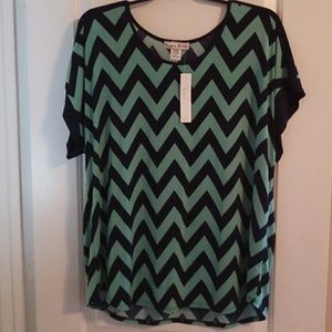Plus size chevron stripe top