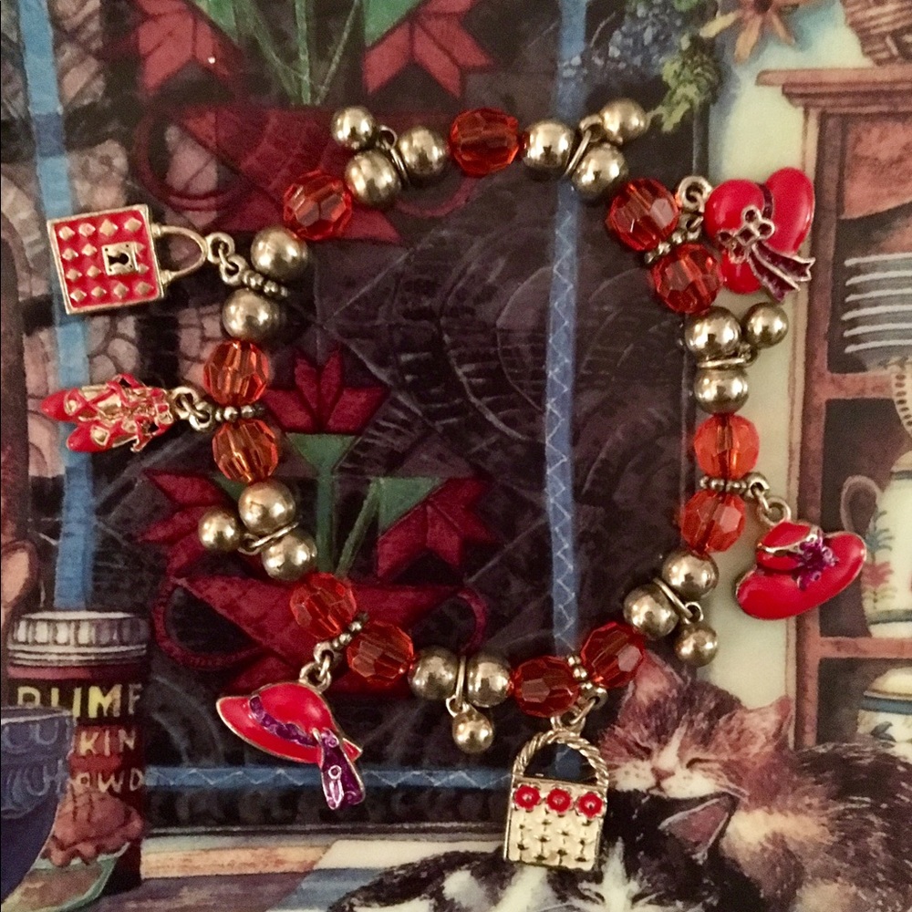 VINTAGE RED HATS LADIES STRETCHY CHARM BRACELET