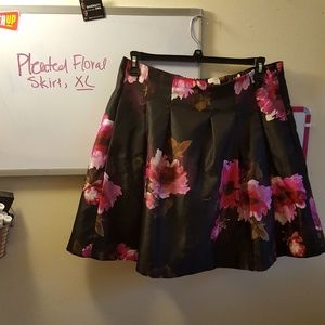 Black & Fuschia pleatee floral skirt