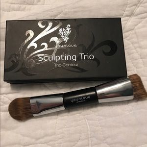 Younique Sculpting Trio with contour brush